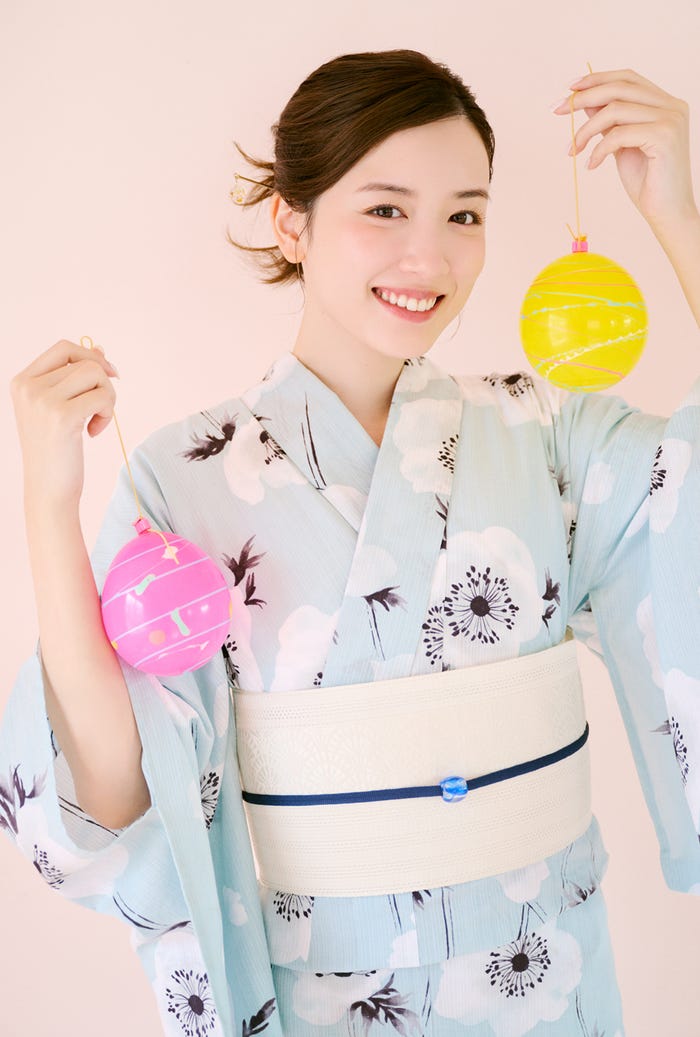 「永野芽郁オフィシャルカレンダー2026」特典(楽天ブックス)(C)SDP