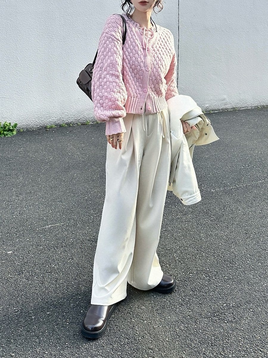 ピンクカーディガンのコーデ3