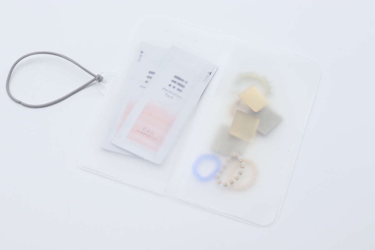 ダイソーのくるっとまとまるフラットポーチ（fun