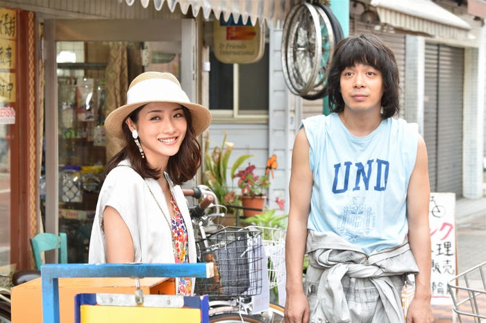 石原さとみ、峯田和伸(C)日本テレビ