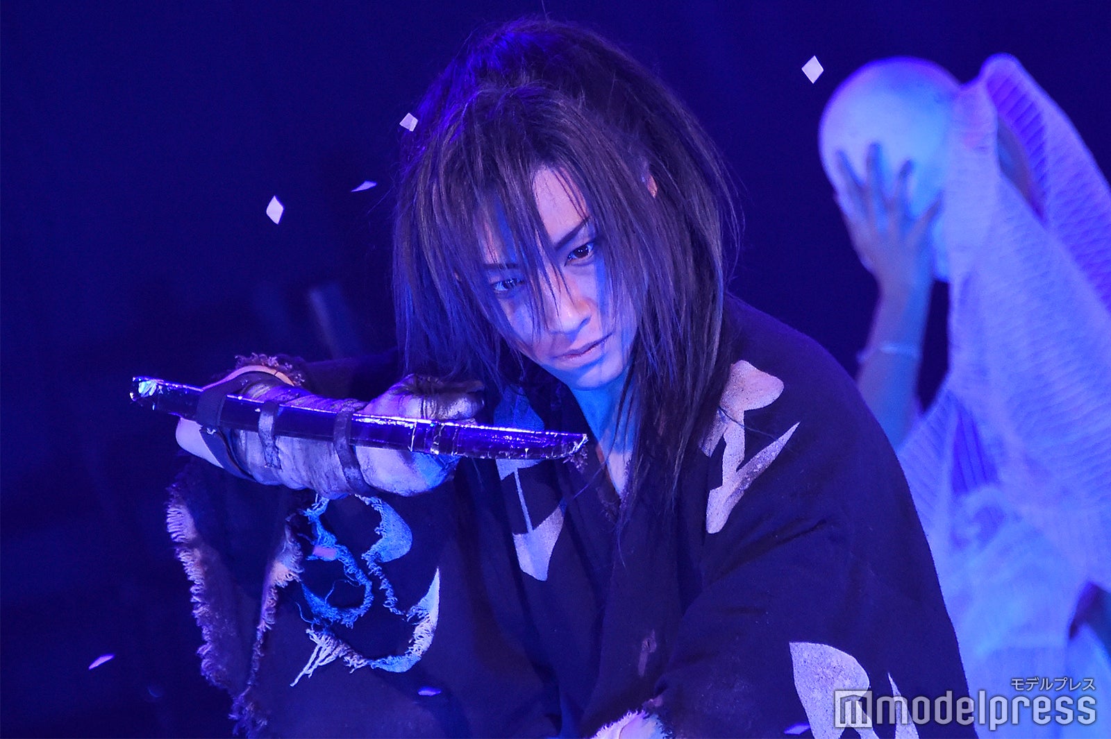 鈴木拡樹・有澤樟太郎らの殺陣がしびれるかっこよさ 北原里英のひたむきな姿が胸を打つ＜舞台「どろろ」＞