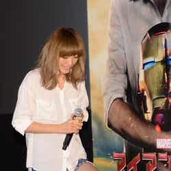 脚線美で会場を魅了した木下優樹菜