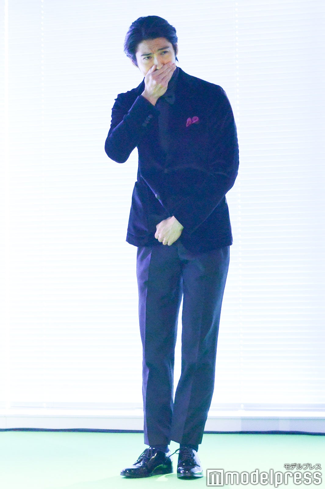 涙をこらえて登場？賀来賢人（C）モデルプレス