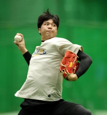 阪神 才木浩人が自主トレ公開「変化球が一番課題」連覇へ手応え「すごく順調にきている」