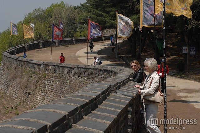 城壁に囲まれた散策路／Photo by anja_johnson