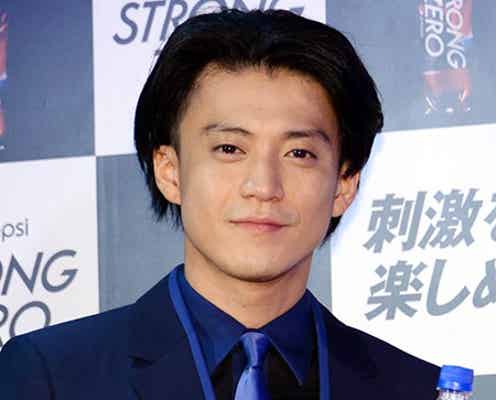 小栗旬、アクシデントに苦笑「汗かいちゃった」