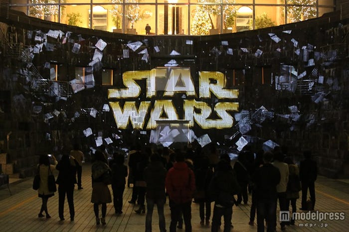 プロジェクションマッピング「スター・ウォーズ 果てしなき銀河の旅」(C)&TM lucasfilm Ltd.