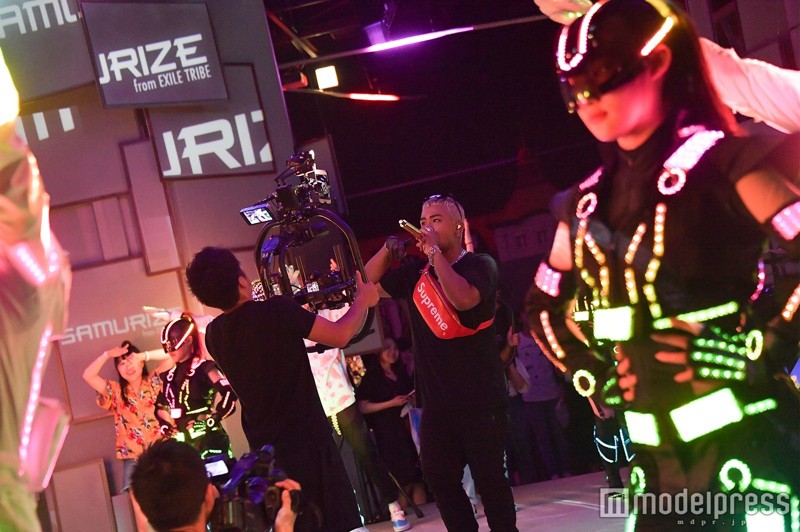 PKCZ（R）ゲリラライブの様子（C）モデルプレス