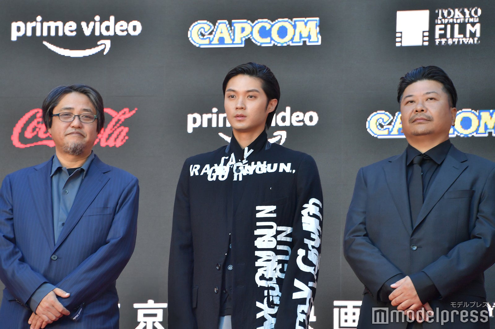 （中央）磯村勇斗（C）モデルプレス