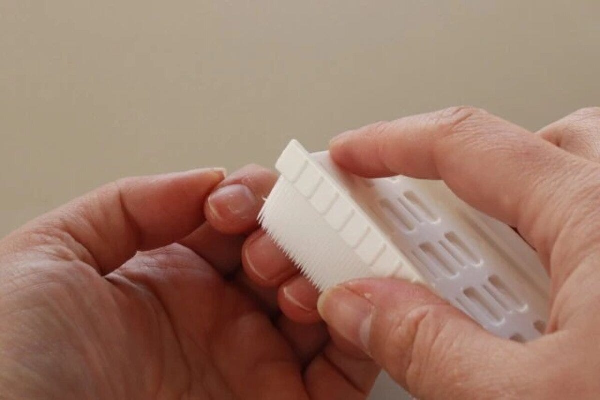 ダイソー　やわらか手洗いブラシ　使用例　爪