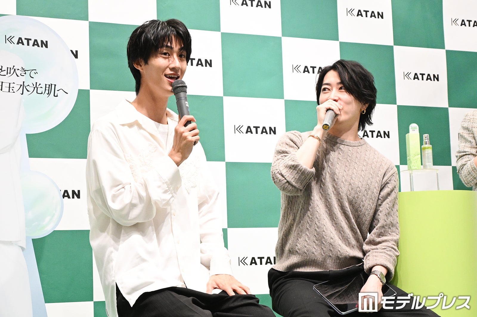 杉野社長が「今年41」と年齢を発表すると、知っていながらも「えぇ〜！」と大リアクションしていた曽野舜太（C）モデルプレス