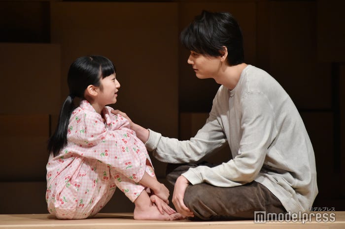 横溝菜帆、古川雄輝/舞台「神の子どもたちはみな踊る after the quake」プレスコールより(C)モデルプレス