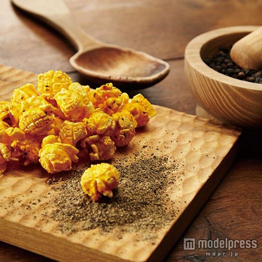 「ブラックペッパーチーズコーン」¥390~