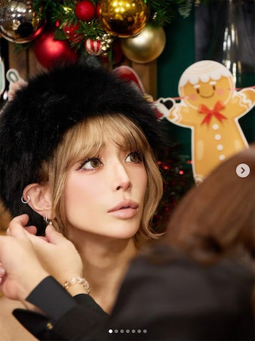 浜崎あゆみが『それスノ』に出演！ ファー帽子×デコルテあらわなブラック衣装姿を披露