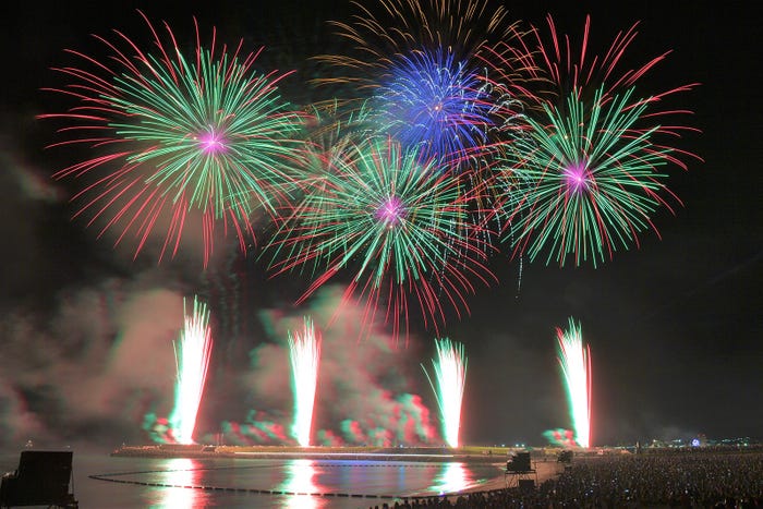 昨年の『WE ◆ NAMIE HANABI SHOW』(C)沖縄タイムス社