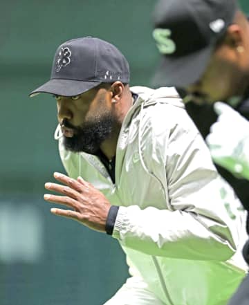 ファビアン＆モンテロ 広島合同自主トレ合流 「とても気分がいい」モンテロ力強い打球披露