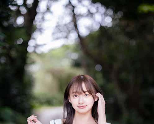 日向坂46影山優佳、“10年着る人を待っていた”秘蔵ワンピで愛らしい姿 1st写真集先行カット公開