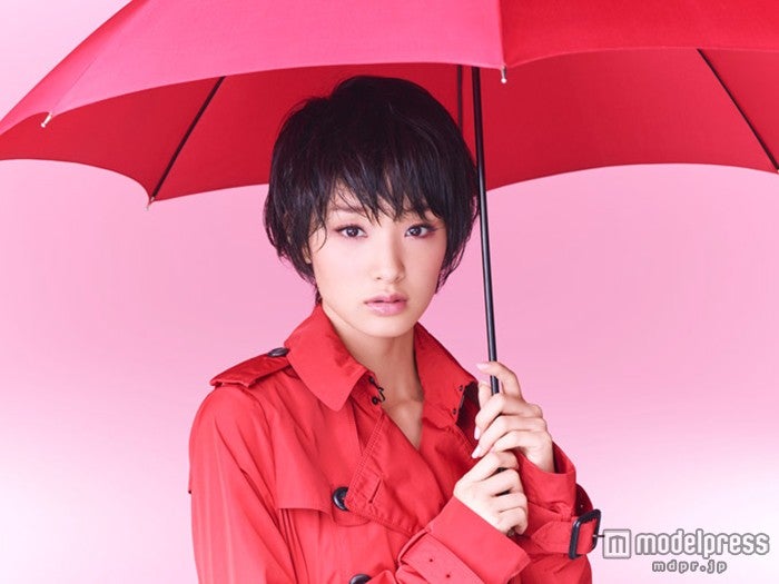 剛力彩芽、新作“Aダンス”披露　台風接近も“晴れ女”ぶり発揮