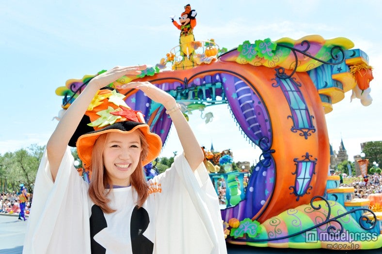 東京ディズニーランド新パレード「ハッピーハロウィーンハーべスト」／モデル：河西里音