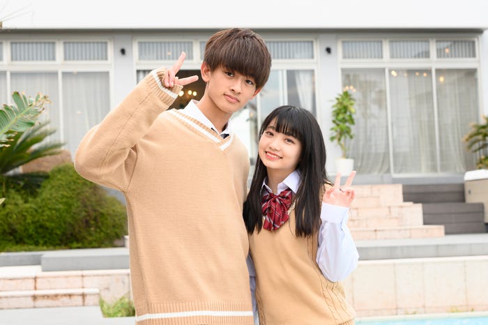 モデルプレスのインタビューにリモートで応じたりゅうた(桑山隆太)、山田なる(C)ABEMA