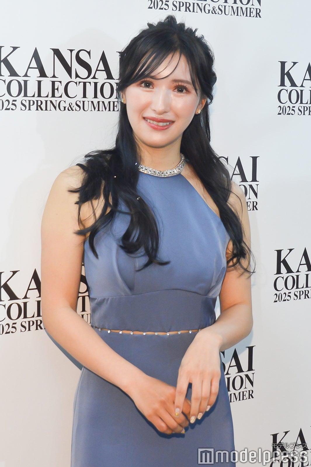 女子プロゴルファー・臼井麗香、美背中大胆披露で照れ “試合でブルーを