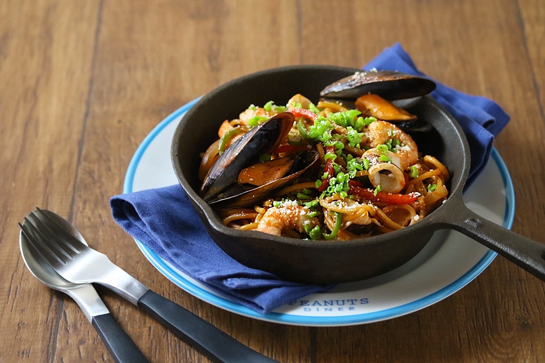 ジョー・クールのシーフードナポリタン
（ピーナッツ・ギャング スライダーバー付き） （提供画像）