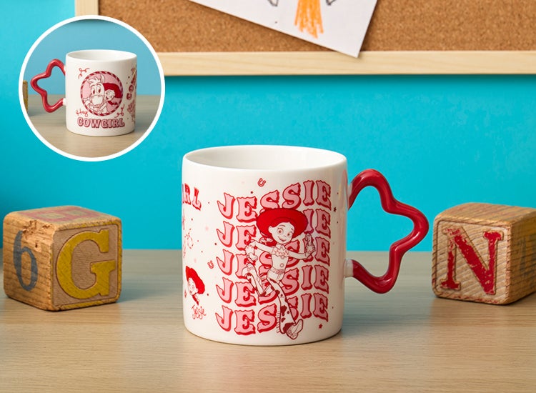 マグカップ税込2,200円・ドリンクとセットで購入可能（C）Disney/Pixar （C）Just Play,LLC Mr.Potato Head &amp; Mrs. Potato Head are trademarks of Hasbro used with permission.  （C）Hasbro. All Rights Reserved.