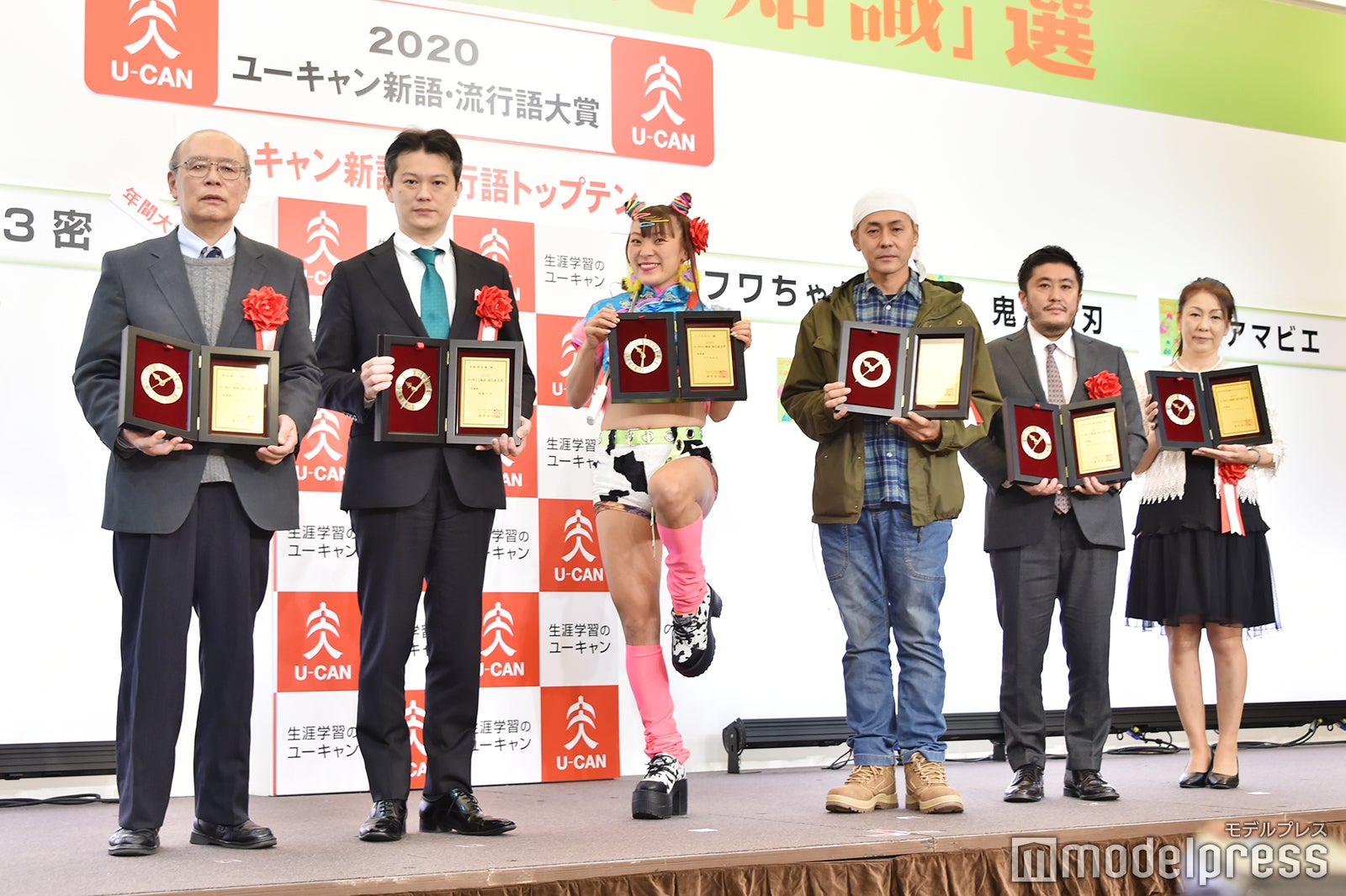 （左から）湯本豪一氏、中野博之氏、フワちゃん、ヒロシ、大嶌諭氏、小松由美氏（C）モデルプレス