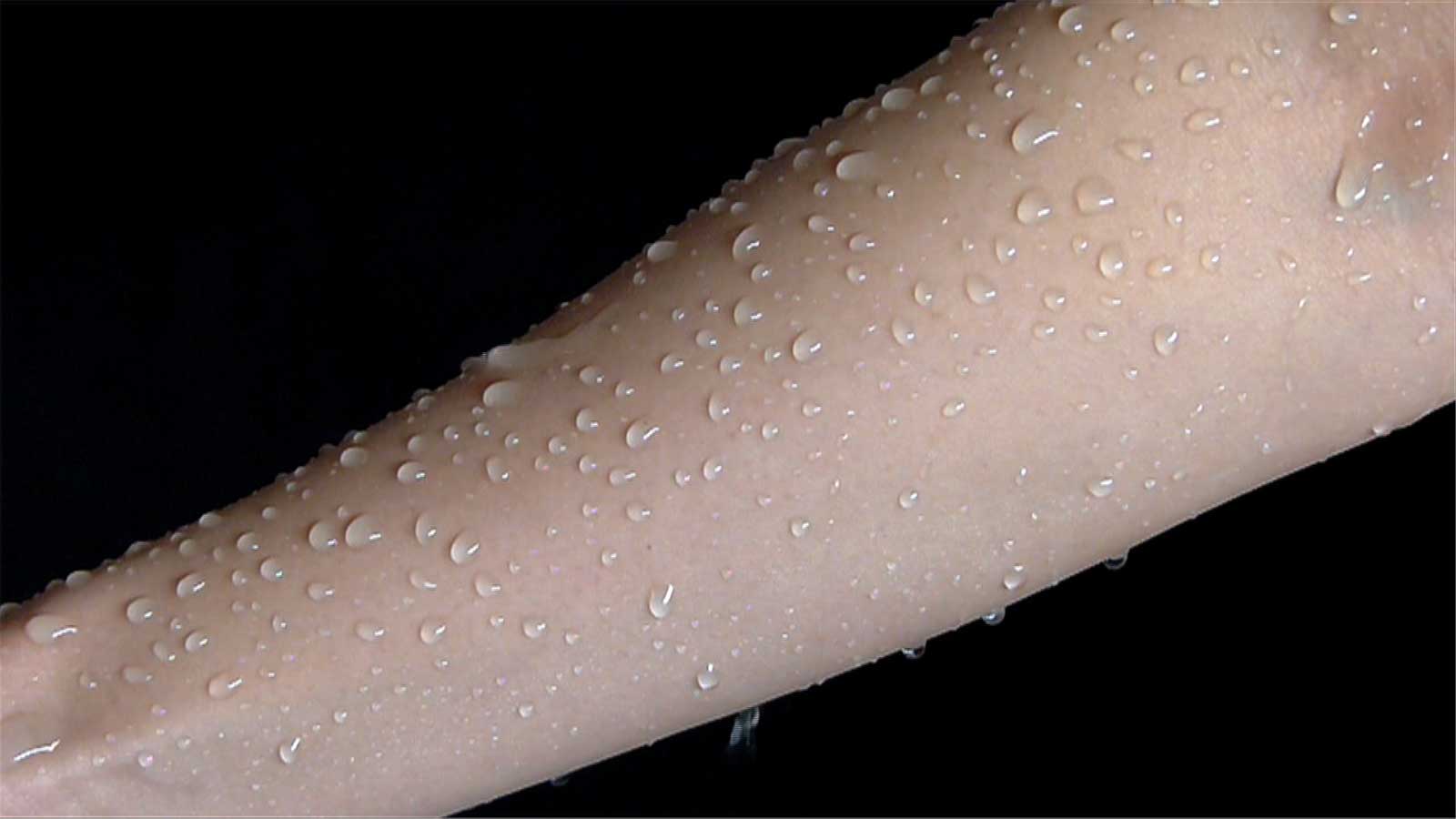 スキンフィット技術でくずれにくい　提供元:カネボウ化粧品