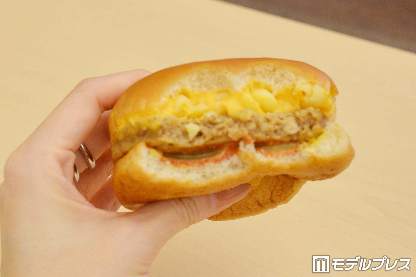 マッケンチーズバーガー（税込397円）（C）モデルプレス
