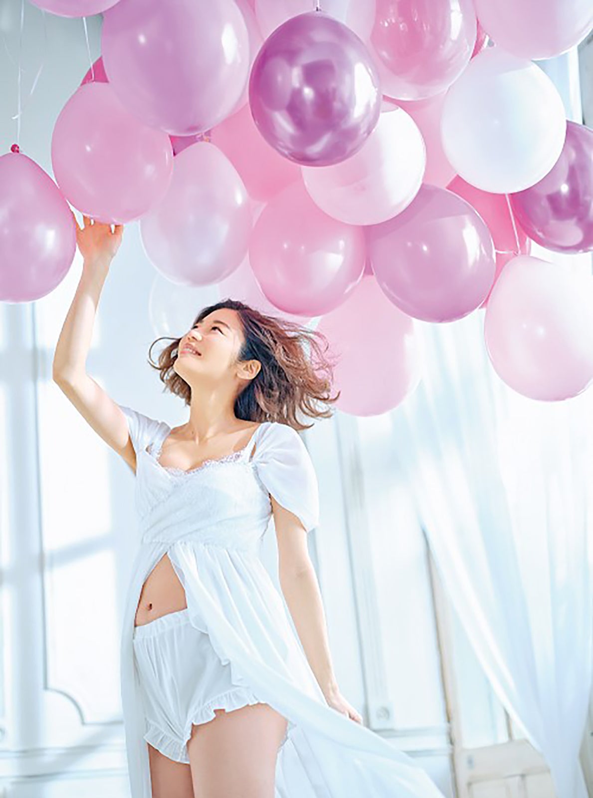 島袋聖南、マタニティ姿で表紙登場「正直困難もたくさんあった」妊娠生活語る