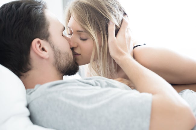 もう止まらない！男性を興奮させる「色っぽいキス技」3選