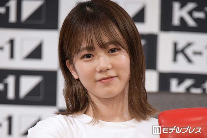 川口葵、ノースリーブワンピでヘルシー肌見せ「可愛すぎ」「デコルテ綺麗」の声