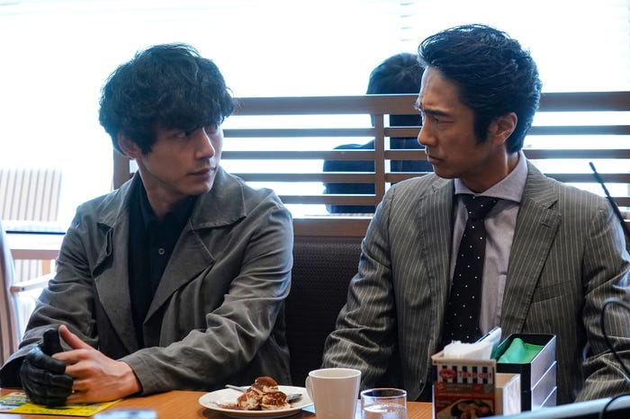 坂口健太郎、眞島秀和/「Dr.チョコレート」第4話より(C)日本テレビ