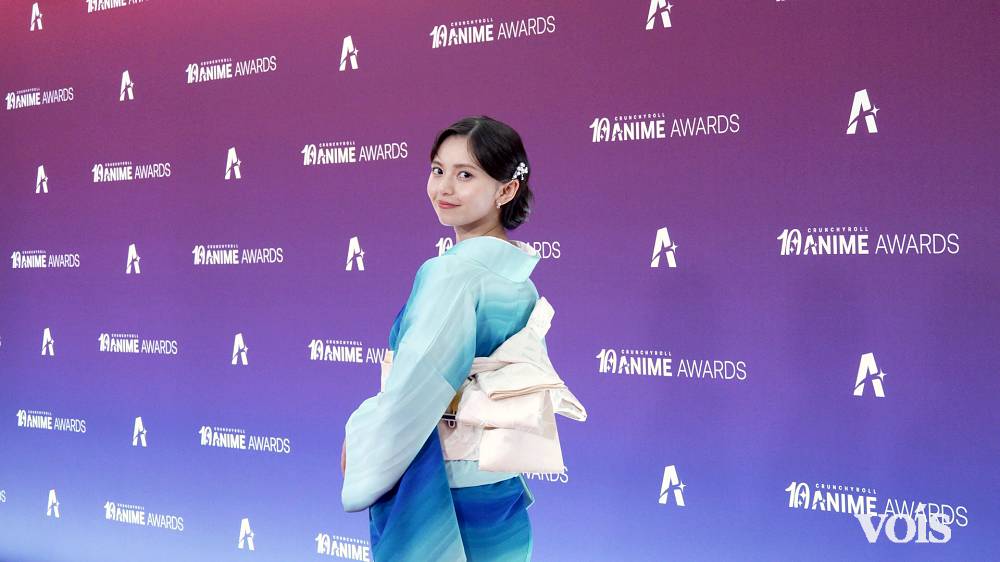齋藤飛鳥、色鮮やか着物姿でオレンジカーペット アニメの祭典でプレゼンター