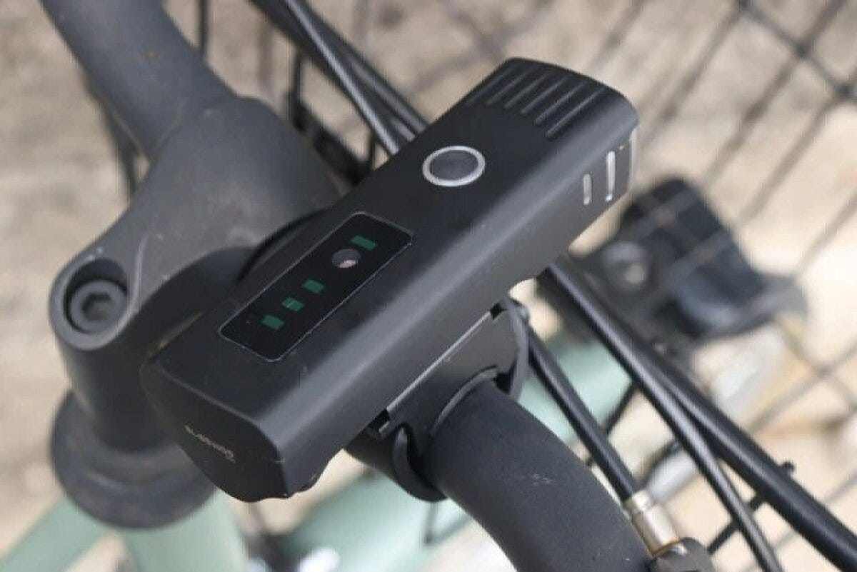 ダイソーのセンサー付き自転車ライト