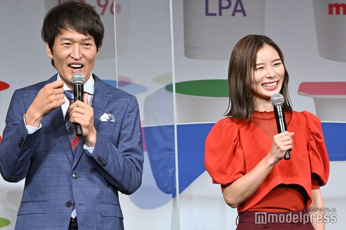 千原ジュニア、朝日奈央(C)モデルプレス