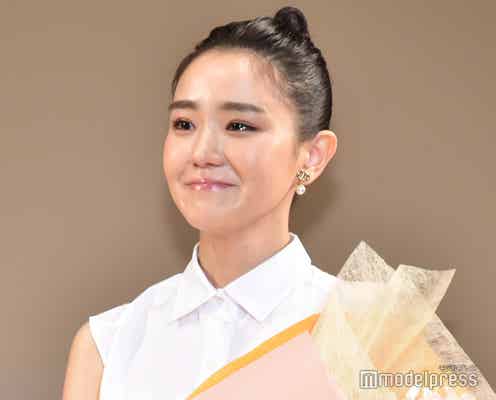 奈緒、サプライズゲストからのメッセージで感極まる<2023年 エランドール賞>