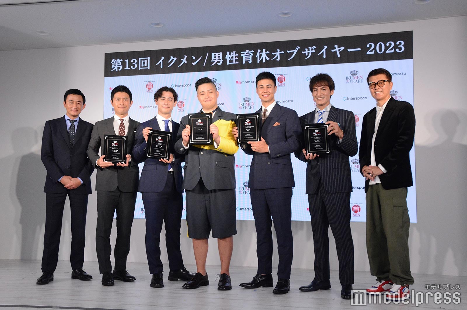 宗像副実行委員長、榎並大二郎アナ、国山ハセンアナ、ンダホ、ユージ、本並健治、おちまさと実行委員長（C）モデルプレス