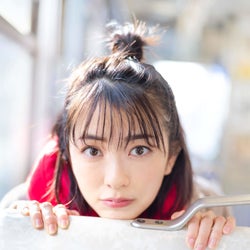 小島梨里杏1st写真集 「半透明」メイキング映像公開!飾らぬ笑顔と真剣な眼差しの対比に注目