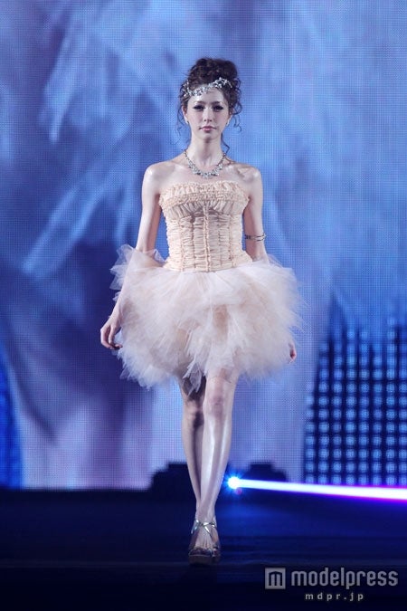 TGC 東京ガールズコレクション 直筆サインポラロイド 藤井リナ 長谷川潤 東京ガールズコレクション 2008 非売品 雑誌 - メルカリ