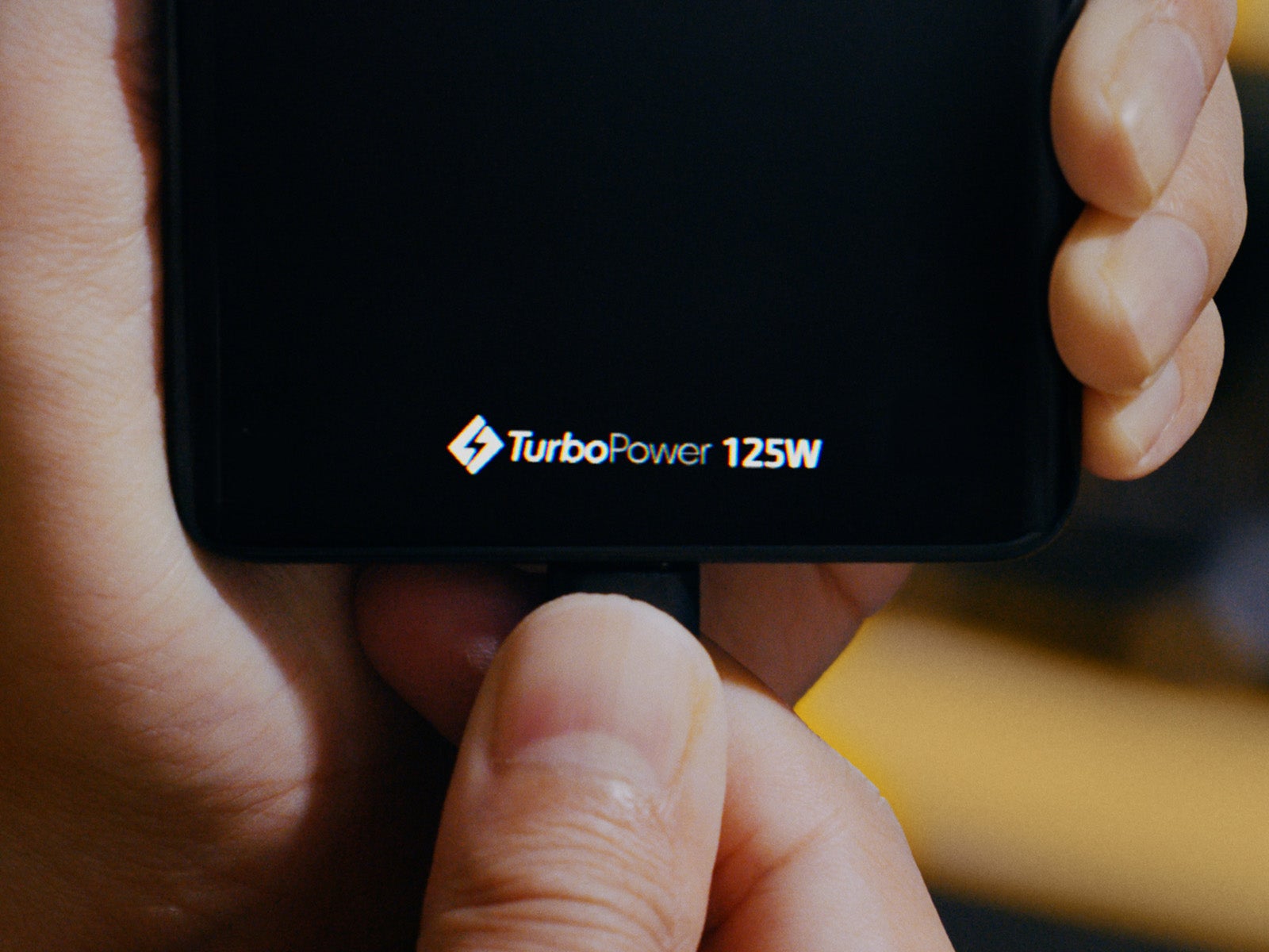 ソフトバンク新CM「神ジューデンガール」篇より（提供写真）