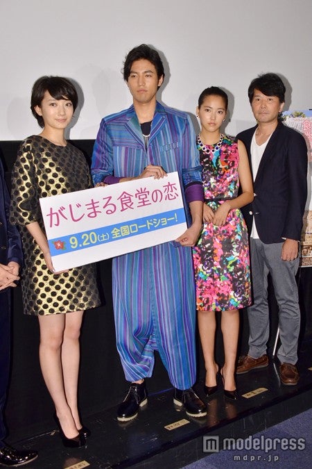 【左から】波瑠、小柳友、竹富聖花、大谷健太郎監督