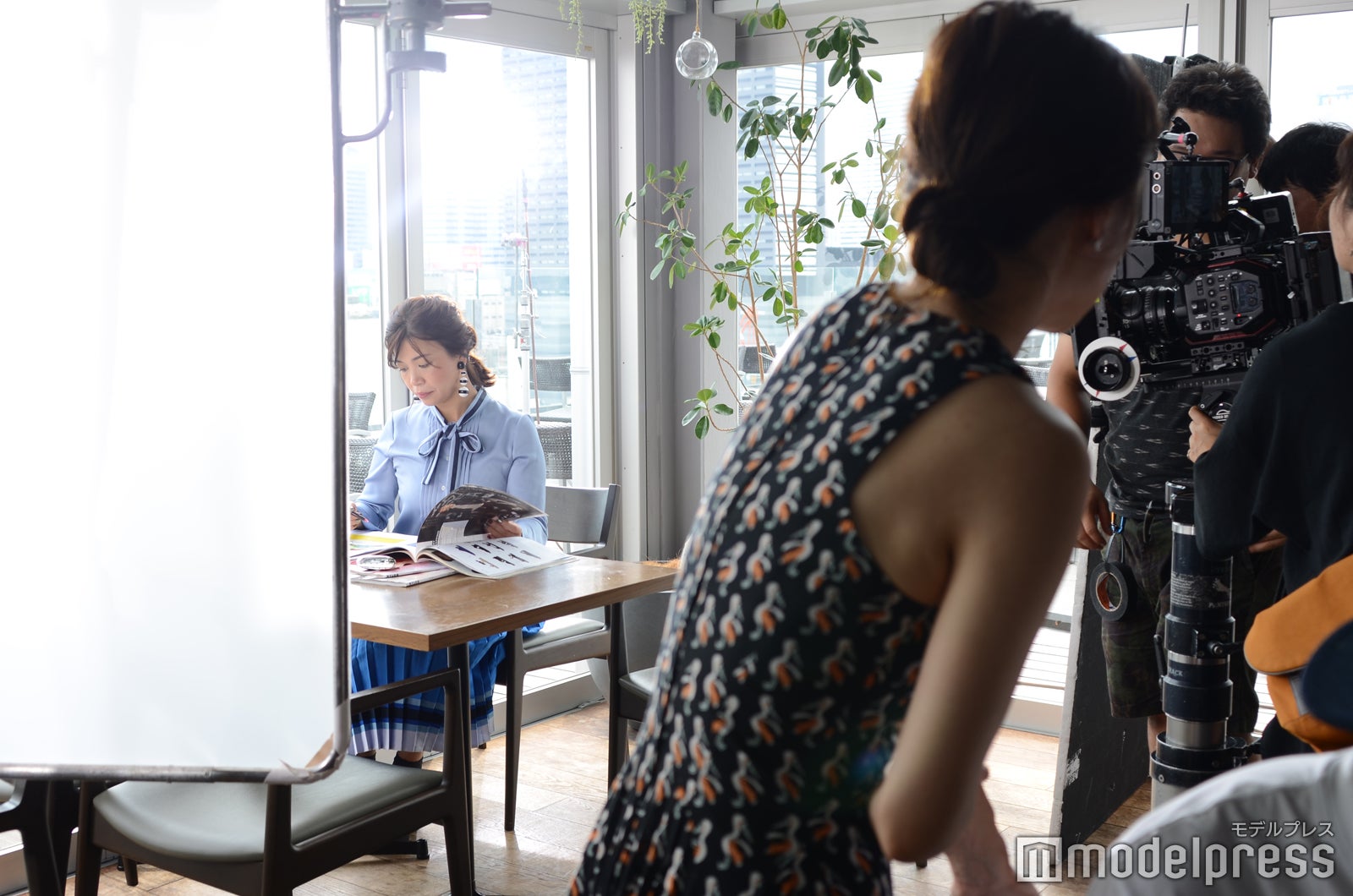 動画撮影の様子／大久保佳代子（C）モデルプレス