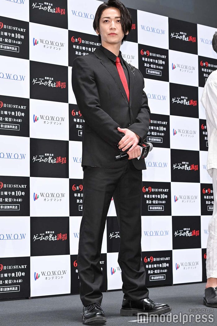 森香澄の甘噛みをツッコんだ直後に自分も噛んでしまった亀梨和也(C)モデルプレス