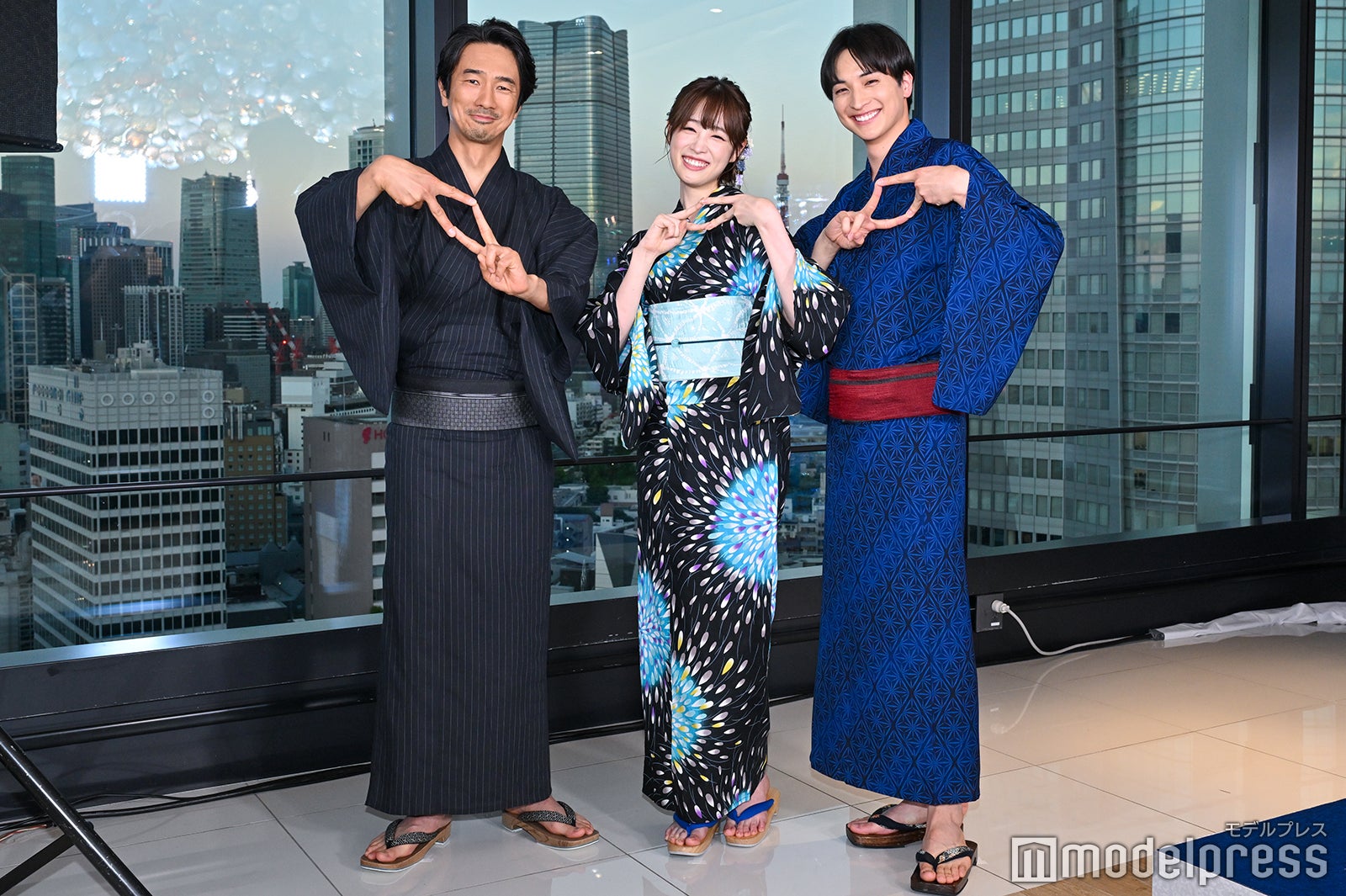 （左から）眞島秀和、高橋ひかる、一ノ瀬颯（C）モデルプレス