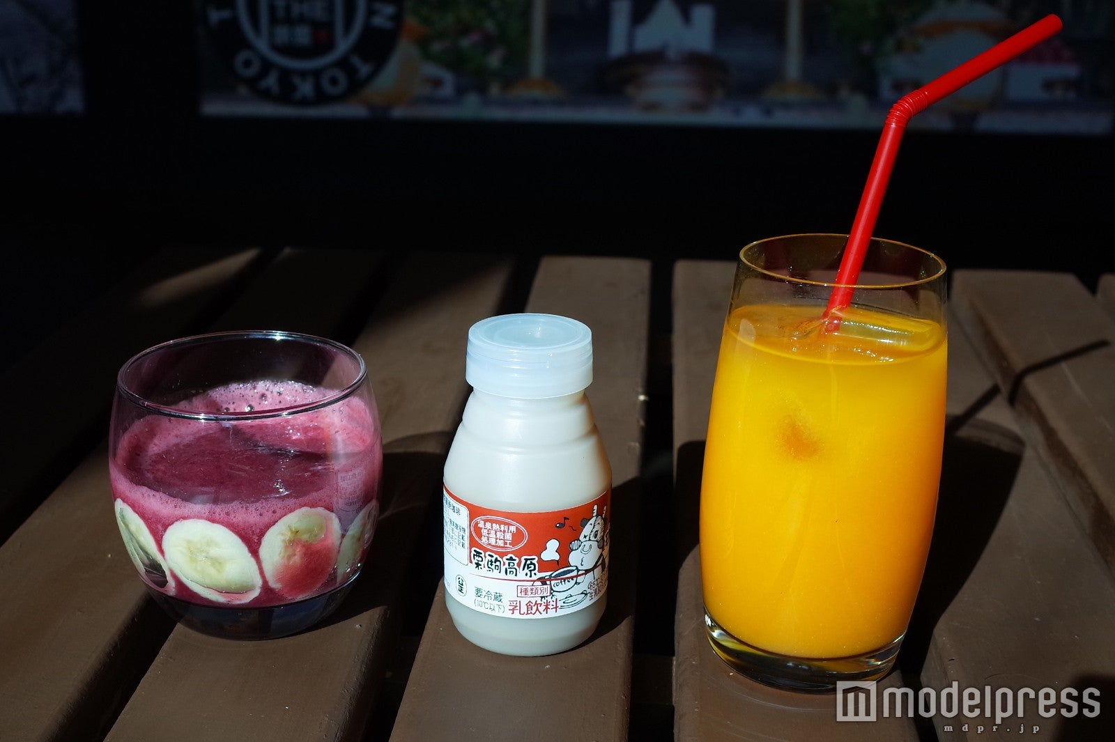 （左から）栄養満点のスーパーフードスムージー￥800、牛乳が美味しい濃厚カフェオレ￥800、湯河原手絞りみかんジュース￥600（C）モデルプレス