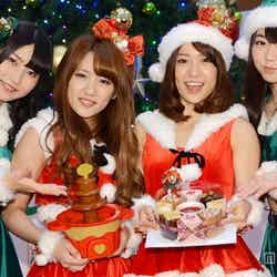 「クリスマスキャンペーン」記者発表会に出席した（左から）横山由依、高橋みなみ、大島優子、峯岸みなみ