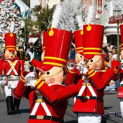 ディズニーランド・リゾート「クリスマス・ファンタジー・パレード」（C）Disney