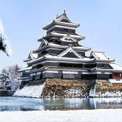 【2026年】冬に行きたい「雪景色が似合う城」ランキング! 2位は「松本城」、1位は?【専門家の解説も】